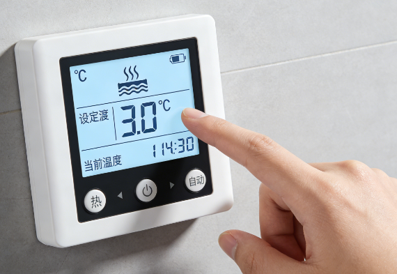Is a 3A Maximum Current Sufficient for a 220V Thermostat?
